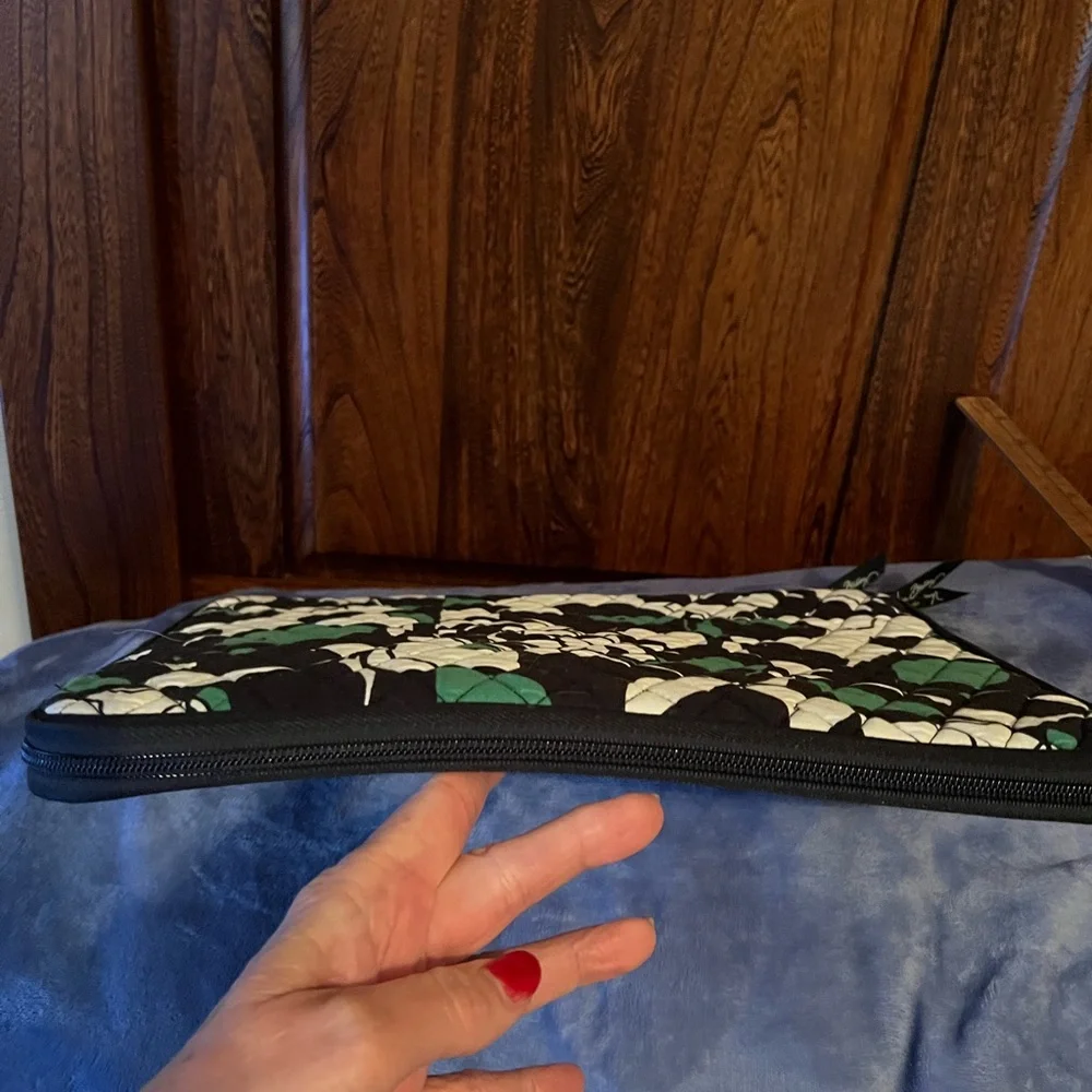 Vera Bradley Imperial Rose Cloth Computer, iPad Zippered Cover, good condition